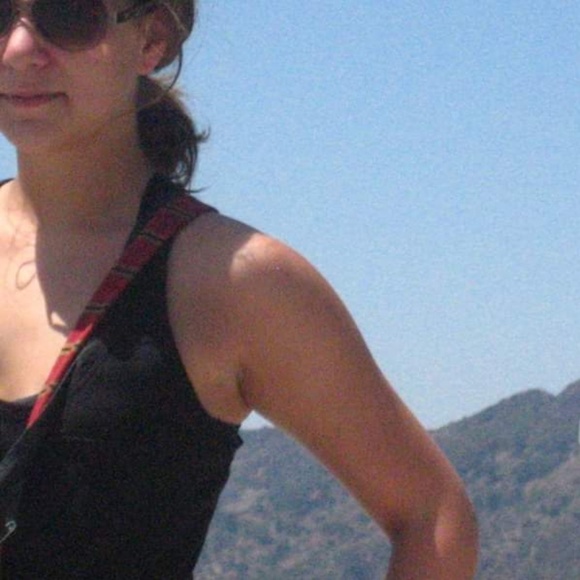 Meet your Posher, Nicole - Picture 3 of 6